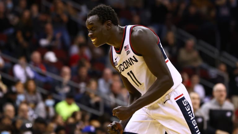 MBB/WBB each move up three spots in latest AP poll